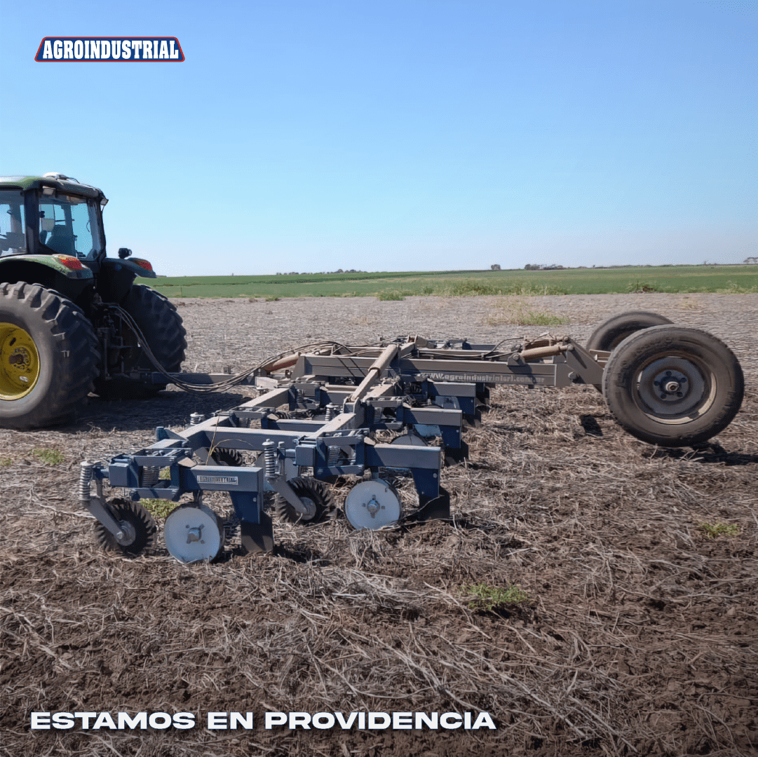 carpidor conectado a un tractor en providencia
